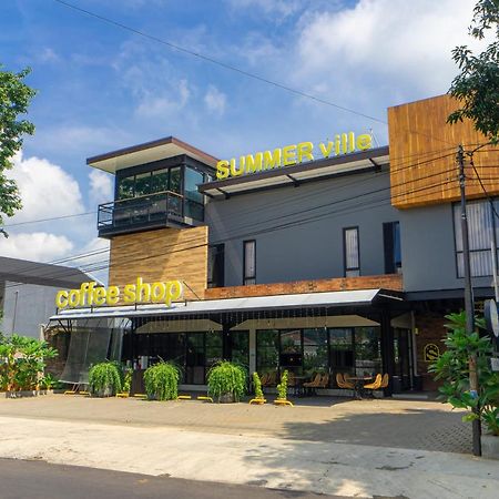 Hotel Summerville Majalengka Eksteriør billede