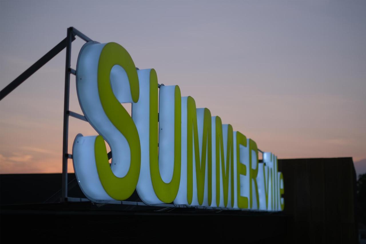 Hotel Summerville Majalengka Eksteriør billede